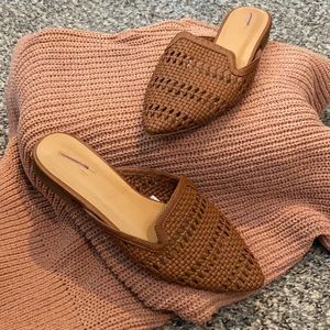 Universal Thread Whisper Mule